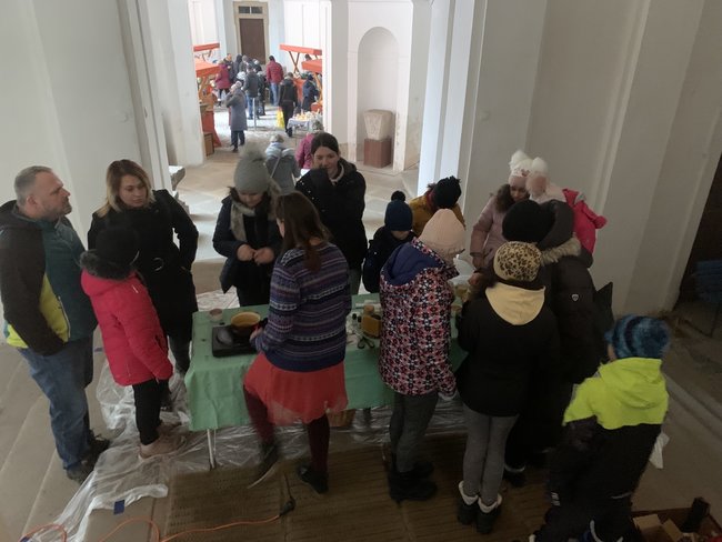 Adventní trh v klášteře přilákal velké množství lidí