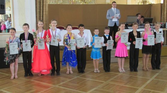Taneční klub Broumov stihl jeden den dvě soutěže ve dvou městech 