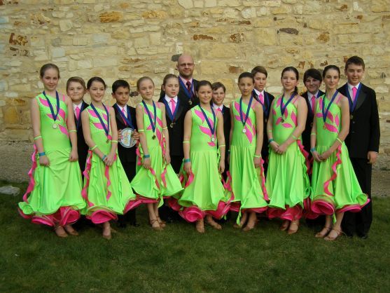 Sedm tanečních párů z TK Broumov pojede na Mistrovství České republiky tanečních formací 
