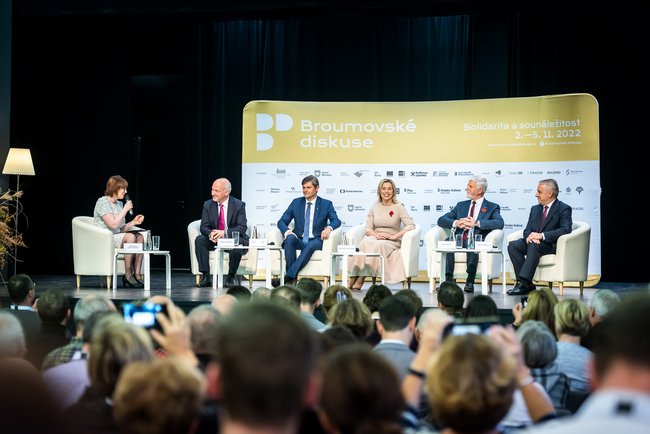 Vydařená debata prezidentských kandidátů na Broumovských diskusích