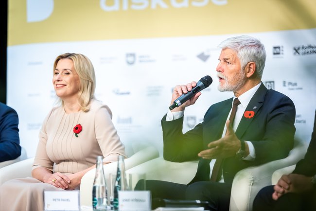 Vydařená debata prezidentských kandidátů na Broumovských diskusích