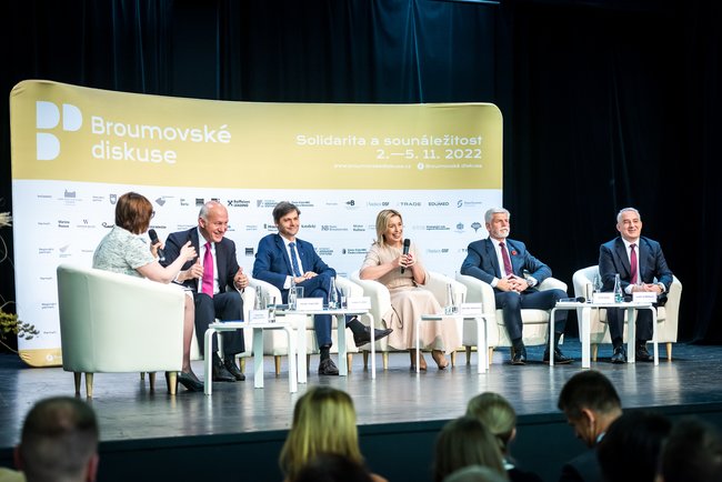 Vydařená debata prezidentských kandidátů na Broumovských diskusích