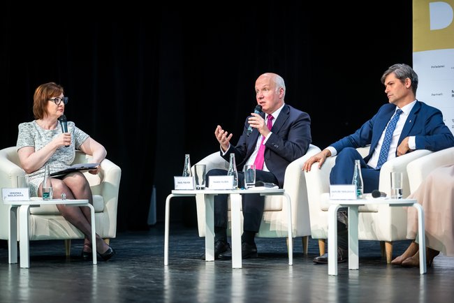 Vydařená debata prezidentských kandidátů na Broumovských diskusích