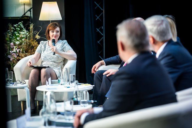 Vydařená debata prezidentských kandidátů na Broumovských diskusích