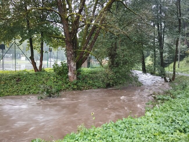 Stěnava i Metuje na 3. stupni, ve Zdoňově je evakuace