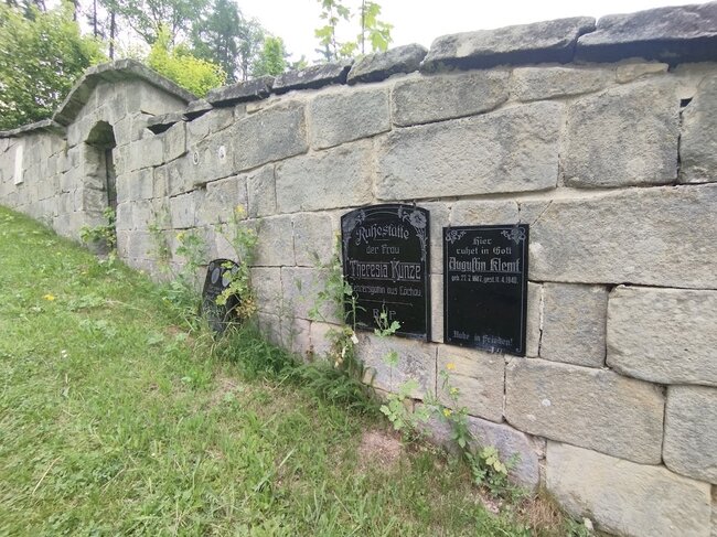 Postarat se o kamennou kroniku. Staré německé hroby mají šanci na záchranu