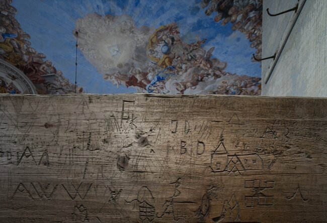 Vyryto do kostelní lavice. Začíná výstava Epose 257 a Vladimira 518