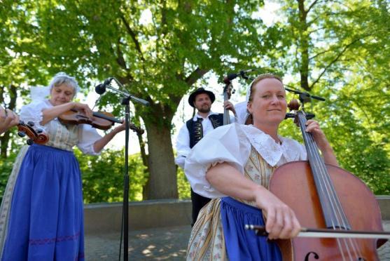 O svátečním úterý vyhrávala v Alejce Šmikuranda