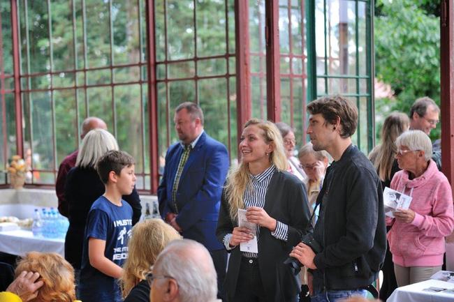 Socha Josefa Schrolla slavnostně odhalena