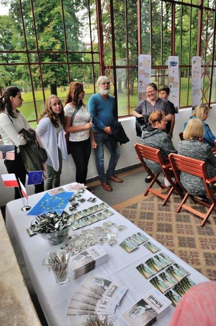 Socha Josefa Schrolla slavnostně odhalena