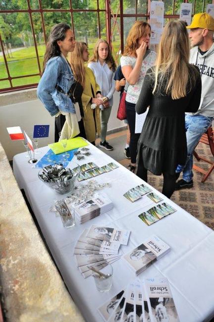 Socha Josefa Schrolla slavnostně odhalena