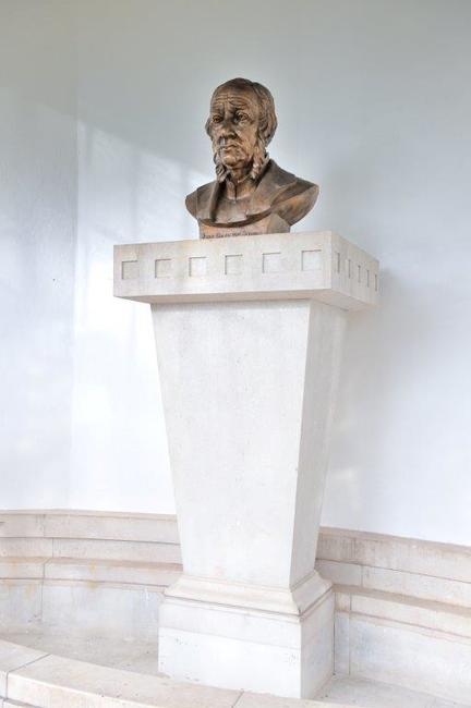 Socha Josefa Schrolla slavnostně odhalena