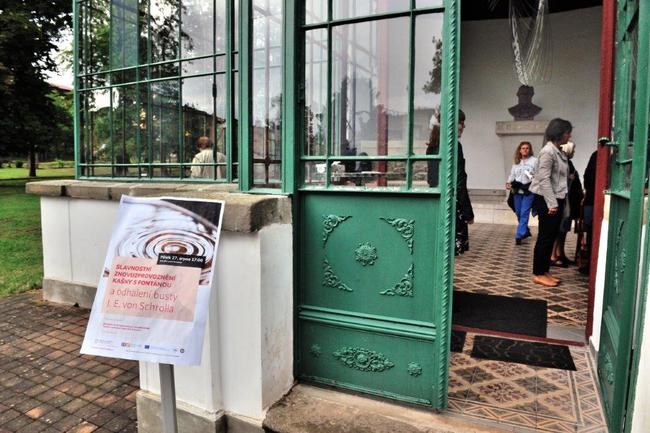 Socha Josefa Schrolla slavnostně odhalena