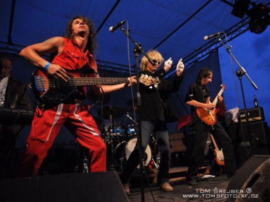 V pátek Hejtmánkovicemi zaduní rock