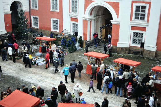 Na Adventním trhu v broumovském klášteře bylo kolem 30 stánků a spousta návštěvníků