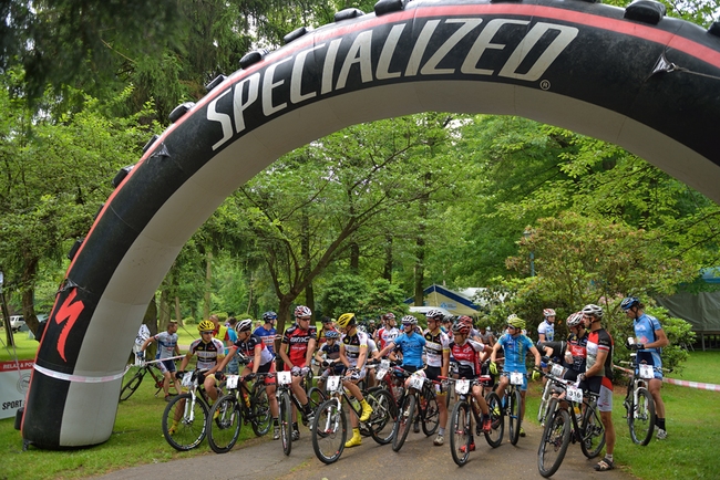 Do cíle cyklistického etapového závodu Specialized MTB Trilogy dorazilo 165 závodníků