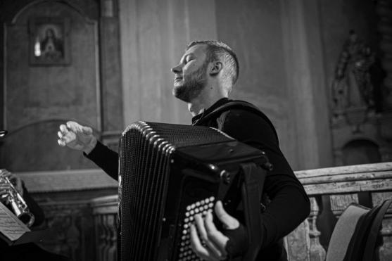 Saxofon a akordeon Dua Aliada zněly šonovským kostelem svaté Markéty