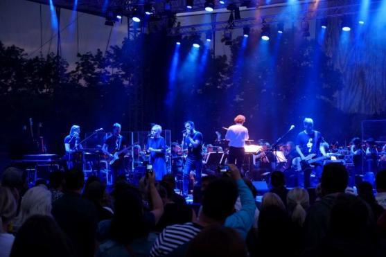 "Není malých rokenrolí," zpívala s Tata Bojs celá klášterní zahrada