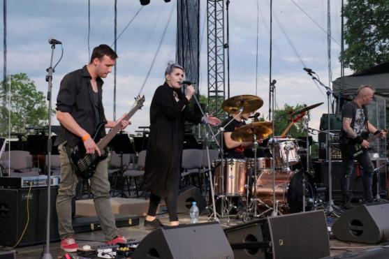 "Není malých rokenrolí," zpívala s Tata Bojs celá klášterní zahrada