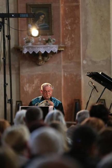 Festival Za poklady Broumovska přivítal ve Vižňově amerického hudebníka Kerryho Turnera