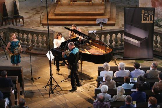 Festival Za poklady Broumovska přivítal ve Vižňově amerického hudebníka Kerryho Turnera