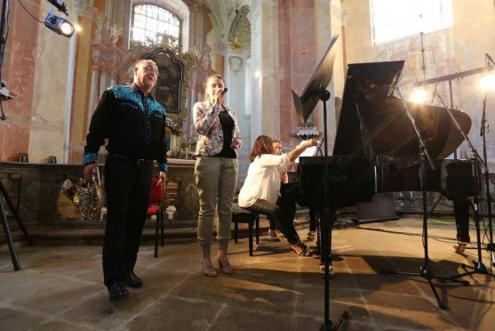 Festival Za poklady Broumovska přivítal ve Vižňově amerického hudebníka Kerryho Turnera