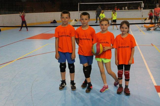 Broumovské volejbalové "barevné" týmy ukončily letošní okresní soutěž