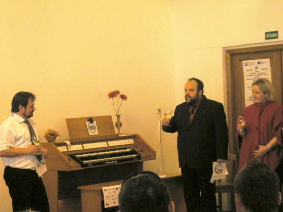 Základní umělecká škola v Broumově má chrámové elektronické digitální varhany