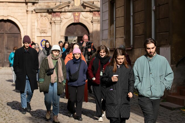 Výstava Sympozia ilustrace je k vidění v ulicích Broumova