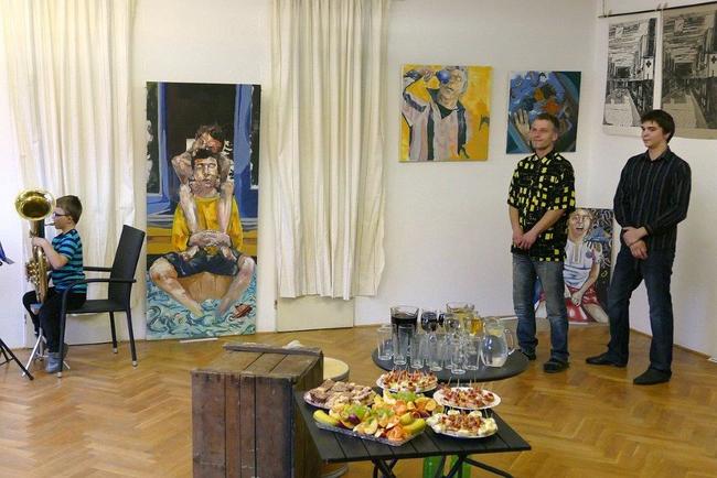 V Zeleném domečku v Polici nad Metují představuje svou tvorbu výtvarník Lukáš Cinkanič 