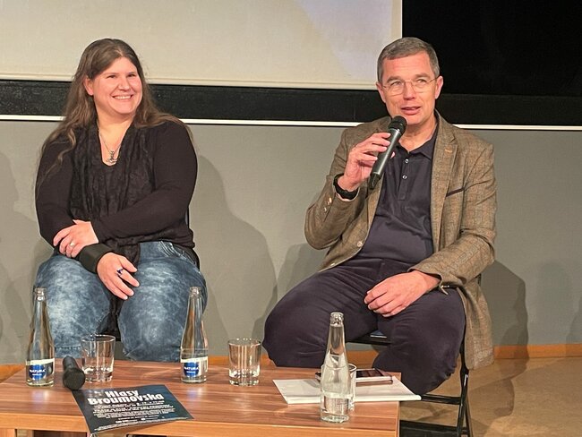 Veřejné diskuse by se měly konat pravidelně, shodli se návštěvníci debaty Hlasy Broumovska