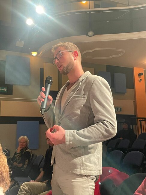 Veřejné diskuse by se měly konat pravidelně, shodli se návštěvníci debaty Hlasy Broumovska