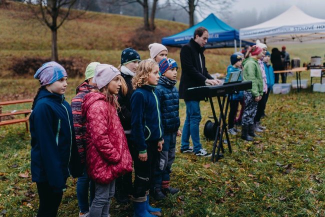 Ovocná alej vysazena na počest loňského Stromu roku