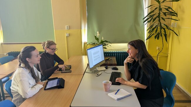 „Co bude s pivovarem?“ Studenti Gymnázia Broumov mapují názory veřejnosti