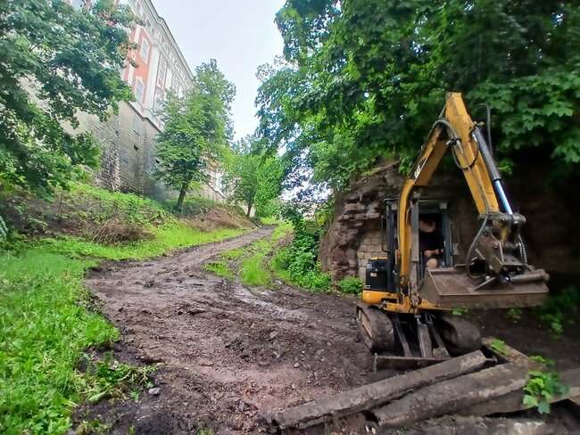 Klášterní schodiště mizí, na podzim bude nové 