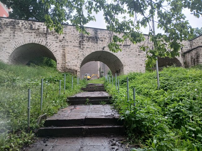 Klášterní schodiště mizí, na podzim bude nové 