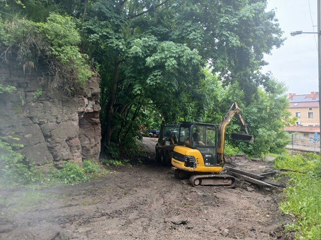 Klášterní schodiště mizí, na podzim bude nové 