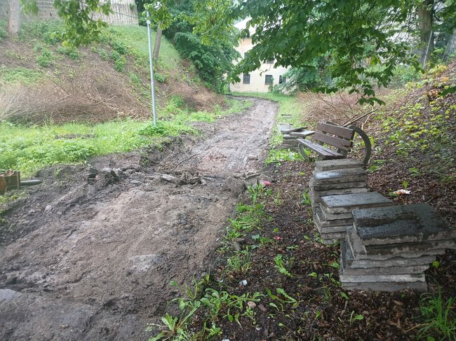 Klášterní schodiště mizí, na podzim bude nové 