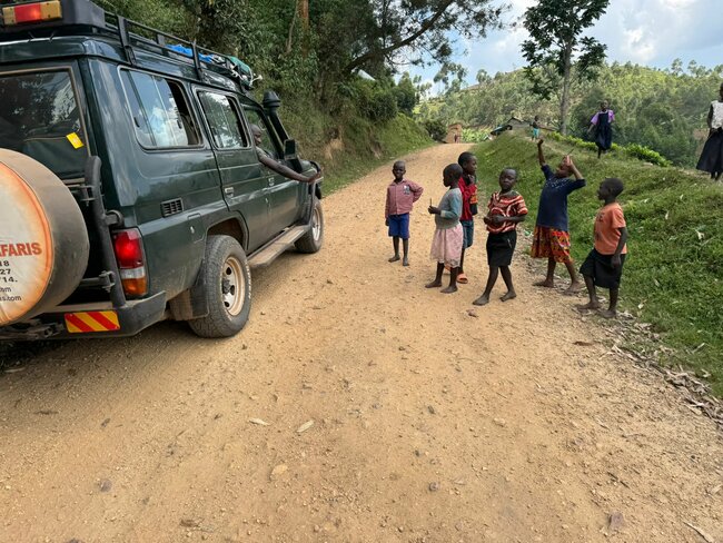 Za gorilami do deštných pralesů rovníkové Ugandy