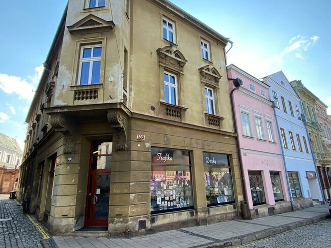 Broumov finančně podpoří úpravu výloh v centru 