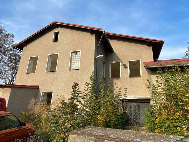 Kdysi vyhlášený podnik, dnes chátrající dům. Ožije opět Vyhlídka v Meziměstí?