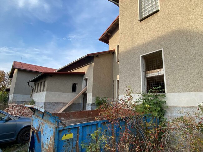 Kdysi vyhlášený podnik, dnes chátrající dům. Ožije opět Vyhlídka v Meziměstí?