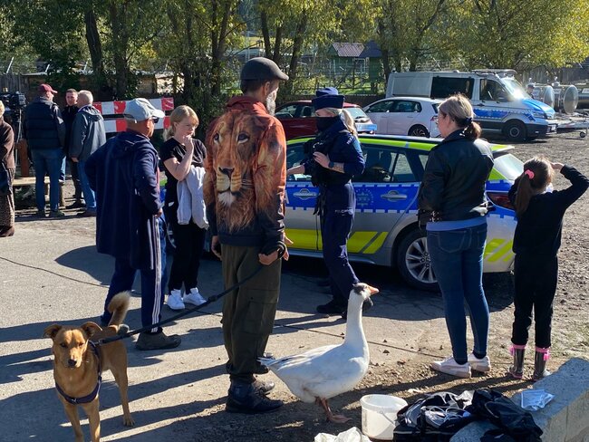 Policejní pásky, vrtulník, protesty veřejnosti. Co se děje v Zoo Łączna?