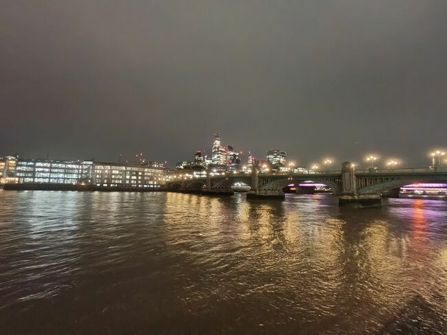 Z který strany to přijde