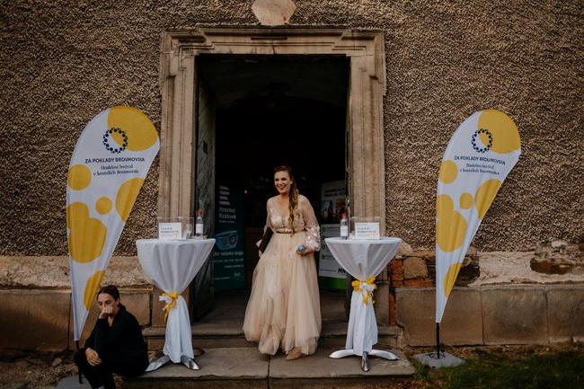 „Velmi se těším na spolupráci s festivalem Za poklady Broumovska,“ říká mezzosopranistka Ester Pavlů