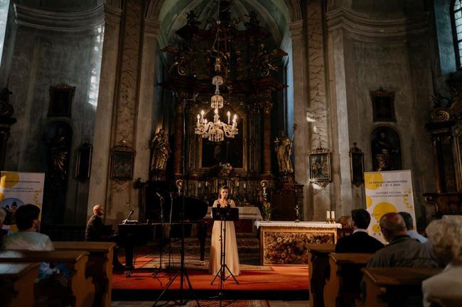 „Velmi se těším na spolupráci s festivalem Za poklady Broumovska,“ říká mezzosopranistka Ester Pavlů