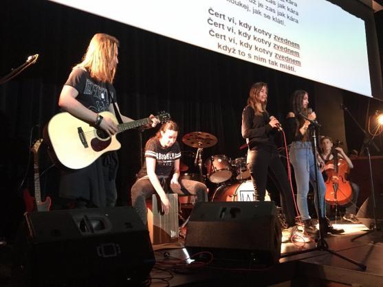 Pusťte si hudbu z gymnaziálního projektu Zahrajme to spolu!