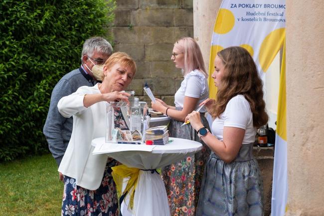 Výtěžek Zahajovacího koncertu 16. ročníku Za poklady Broumovska putuje na pomoc Moravě