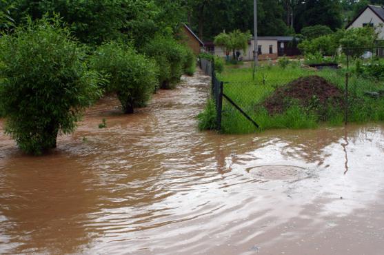 Kraj rozdělil 22 milionů na odstranění prvních povodňových škod mezi pět desítek obcí