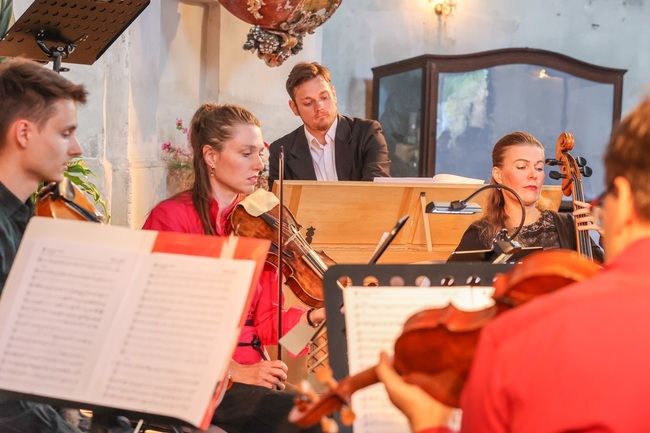 Festival Za poklady Broumovska pokračoval koncertem v Božanově